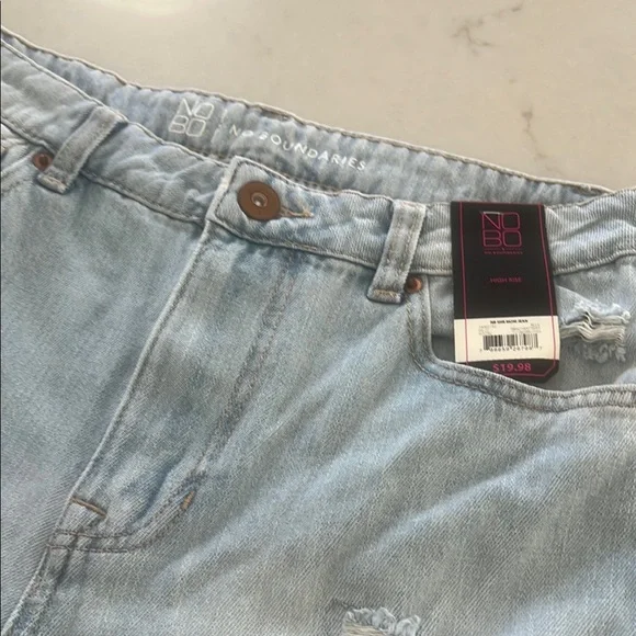 No Boundaries Women High Rise Mom Jeans, size 7 - Picture 3 of 7
